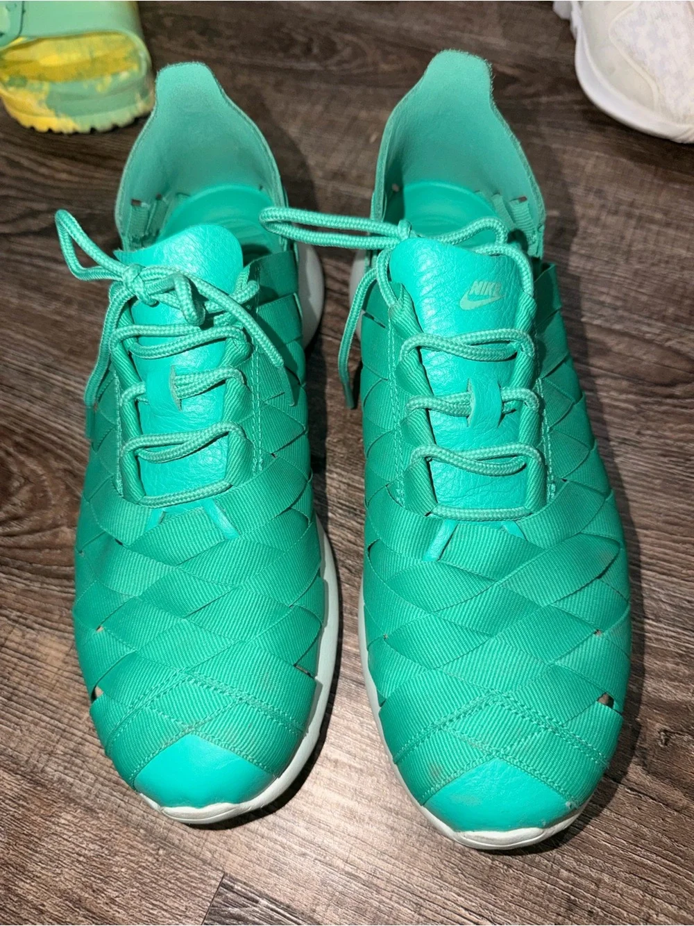 Nike Juvenate woven Women’s Teal Lace-Up Suede Sneakers